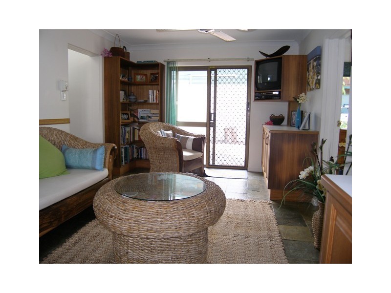 18 Hibiscus Lane, Holloways Beach QLD 4878