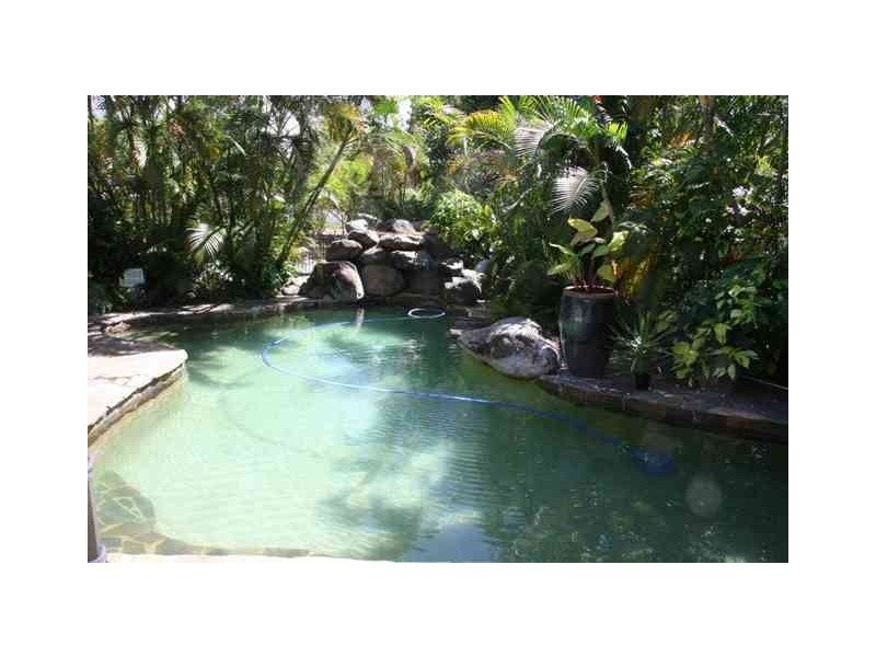 18 Hibiscus Lane, Holloways Beach QLD 4878