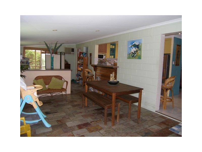 8 Tamarind Street, Holloways Beach QLD 4878