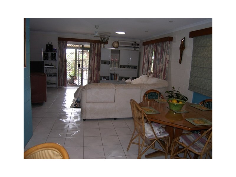 8 Tamarind Street, Holloways Beach QLD 4878