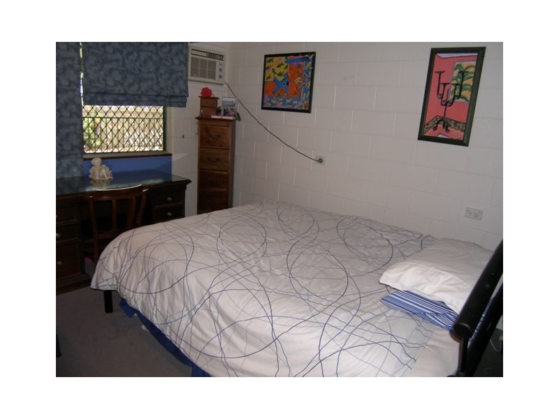 8 Tamarind Street, Holloways Beach QLD 4878