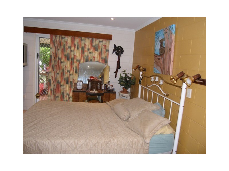 8 Tamarind Street, Holloways Beach QLD 4878