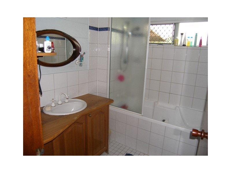 8 Tamarind Street, Holloways Beach QLD 4878