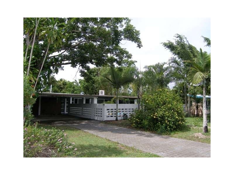 15 Cassia Street, Holloways Beach QLD 4878