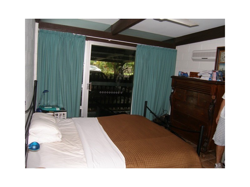 15 Cassia Street, Holloways Beach QLD 4878