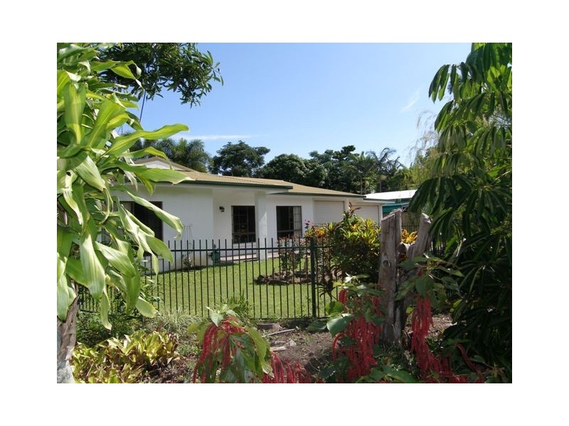 8 Magnolia Street, Holloways Beach QLD 4878