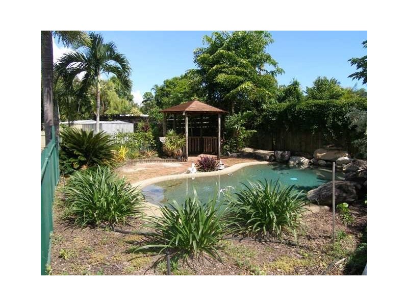 8 Magnolia Street, Holloways Beach QLD 4878