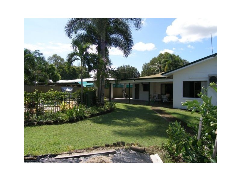 8 Magnolia Street, Holloways Beach QLD 4878