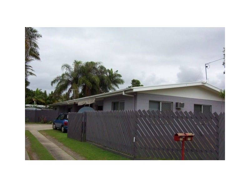 37 Tamarind Street, Holloways Beach QLD 4878