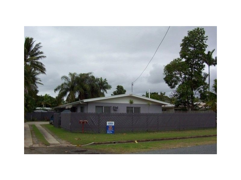 37 Tamarind Street, Holloways Beach QLD 4878