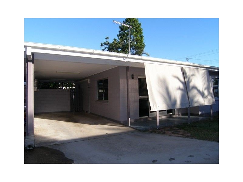 37 Tamarind Street, Holloways Beach QLD 4878