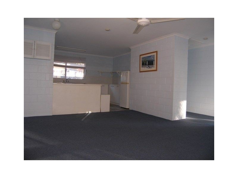 37 Tamarind Street, Holloways Beach QLD 4878