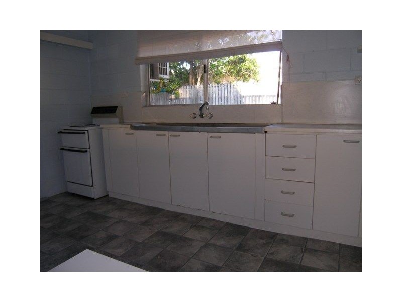 37 Tamarind Street, Holloways Beach QLD 4878