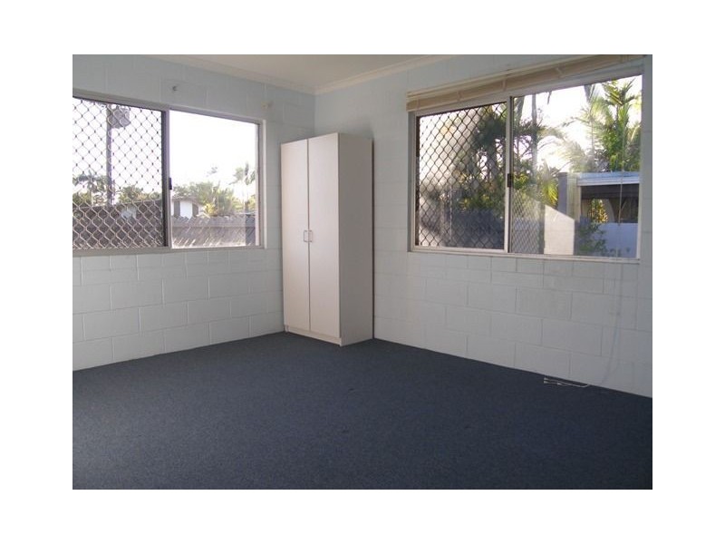 37 Tamarind Street, Holloways Beach QLD 4878