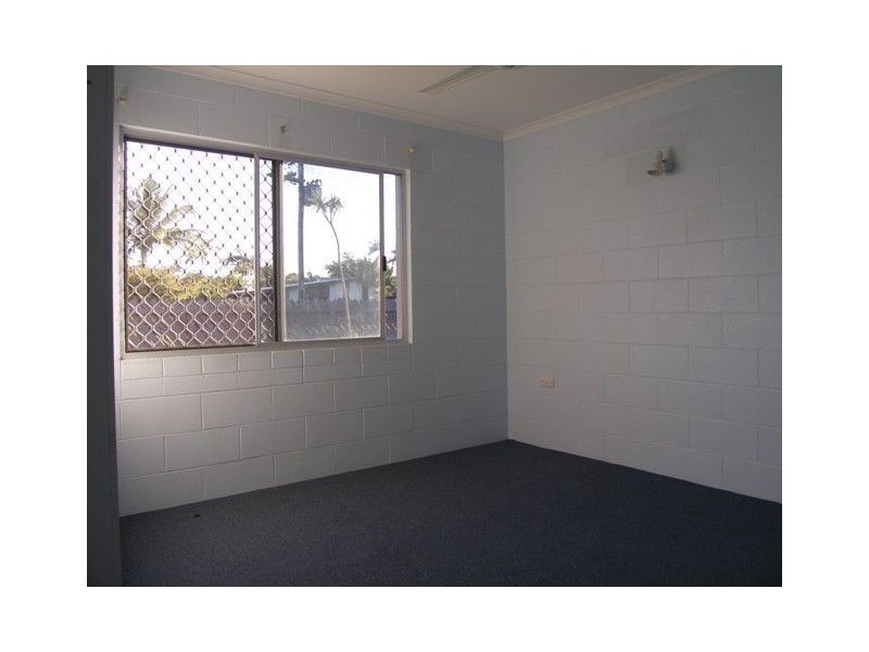 37 Tamarind Street, Holloways Beach QLD 4878