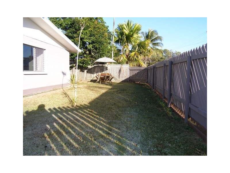 37 Tamarind Street, Holloways Beach QLD 4878