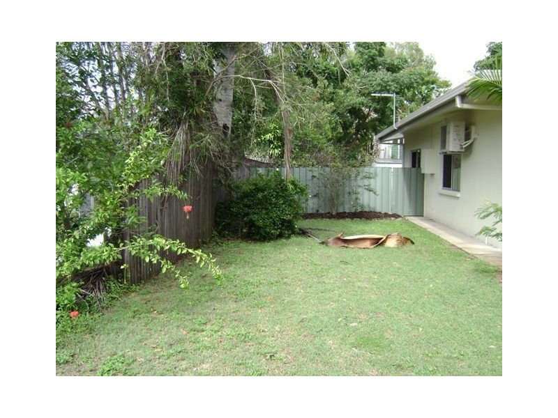 27 Bamboo Street, Holloways Beach QLD 4878