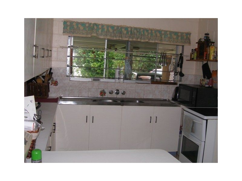 27 Oak Street, Holloways Beach QLD 4878