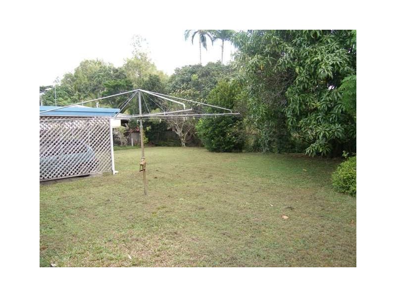27 Oak Street, Holloways Beach QLD 4878