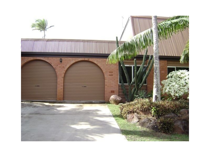 26 Maple Street, Holloways Beach QLD 4878