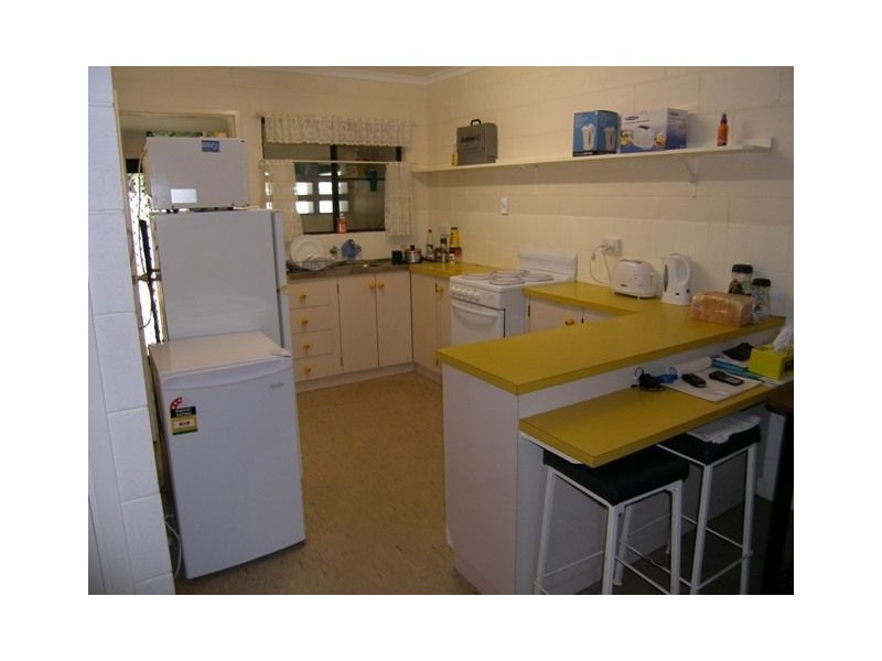 2/126 Wistaria Street, Holloways Beach QLD 4878