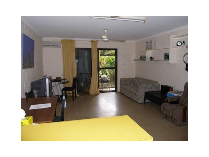 2/126 Wistaria Street, Holloways Beach QLD 4878