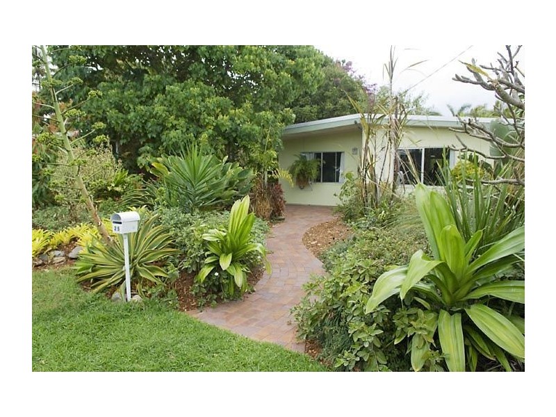 25 Bamboo Street, Holloways Beach QLD 4878