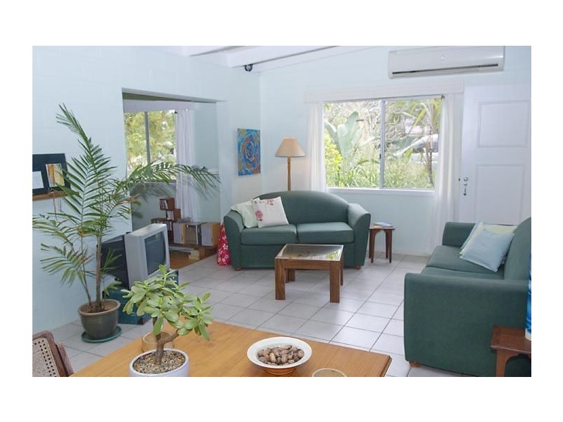 25 Bamboo Street, Holloways Beach QLD 4878