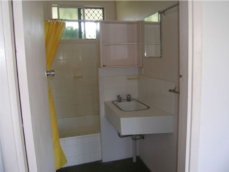 6/9 coconut, Holloways Beach QLD 4878