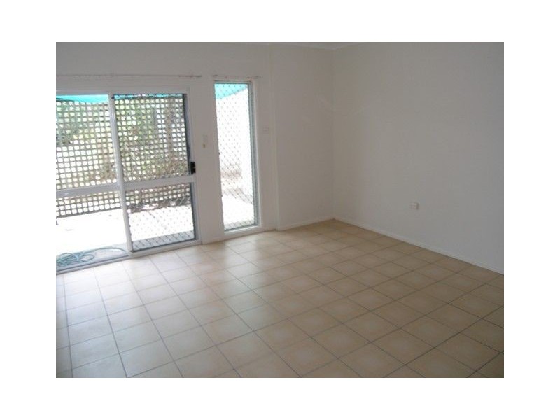 2/108 Wistaria Street, Holloways Beach QLD 4878