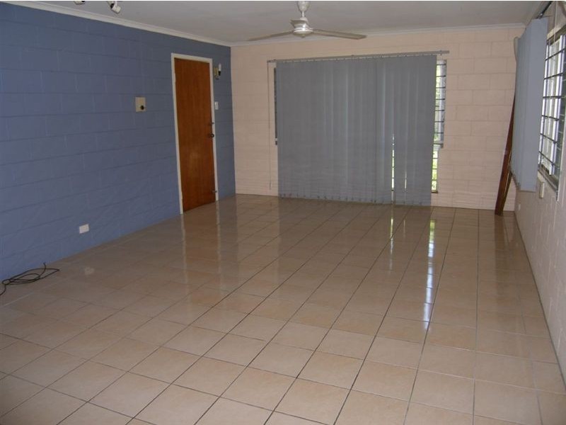 27 Oak Street, Holloways Beach QLD 4878