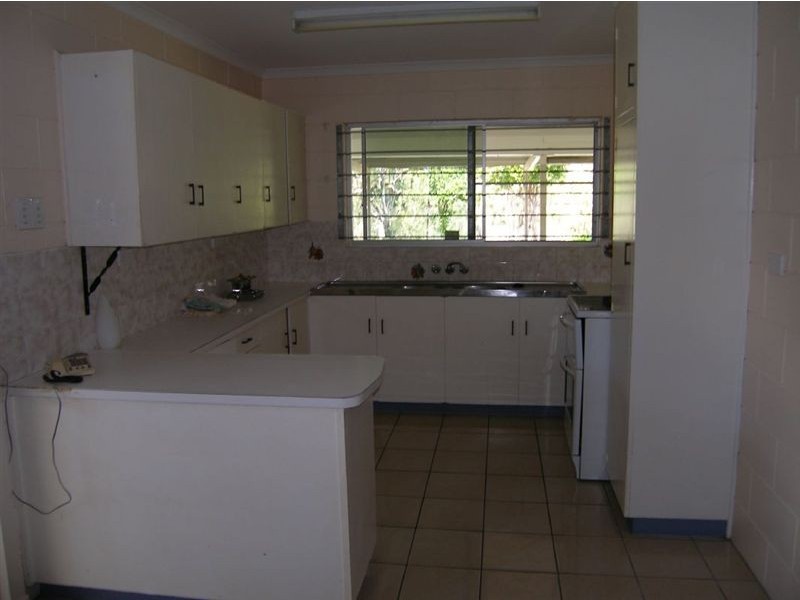 27 Oak Street, Holloways Beach QLD 4878