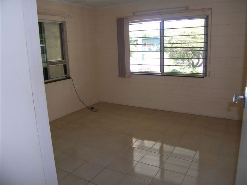27 Oak Street, Holloways Beach QLD 4878