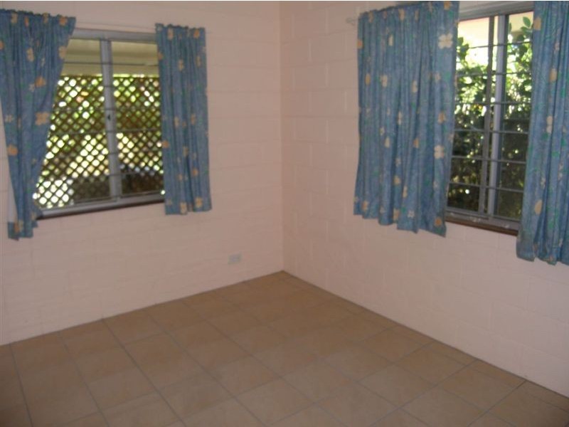 27 Oak Street, Holloways Beach QLD 4878