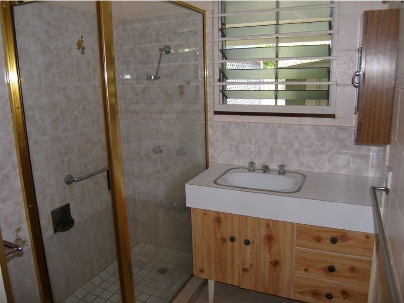 27 Oak Street, Holloways Beach QLD 4878