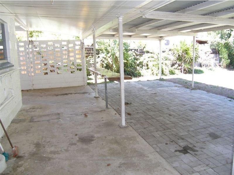 27 Oak Street, Holloways Beach QLD 4878