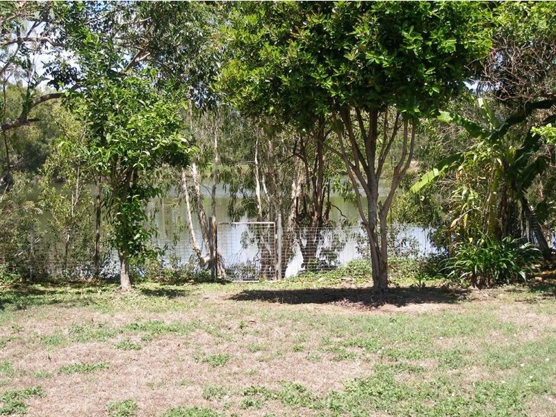 27 Oak Street, Holloways Beach QLD 4878