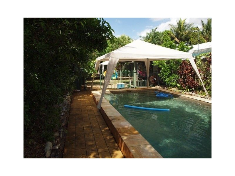 45 Baronia Crescent, Holloways Beach QLD 4878