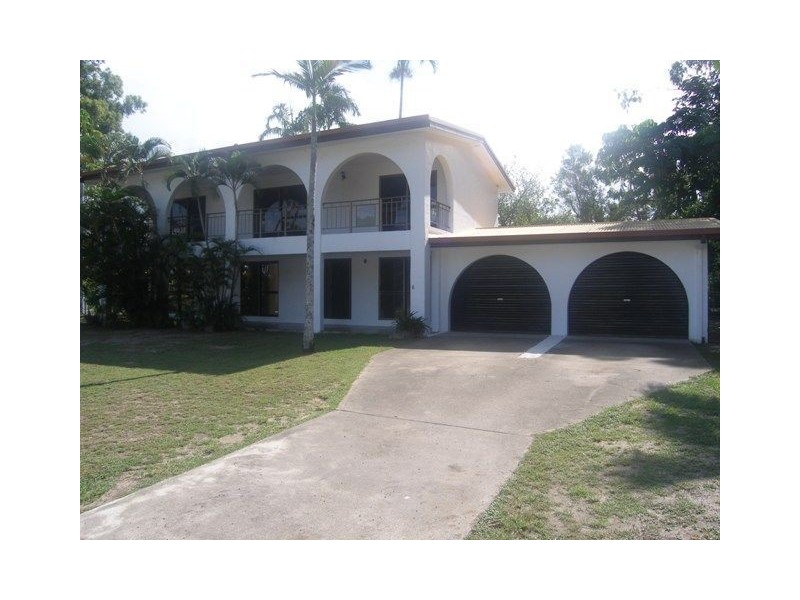 2 Monica Cl, Holloways Beach QLD 4878