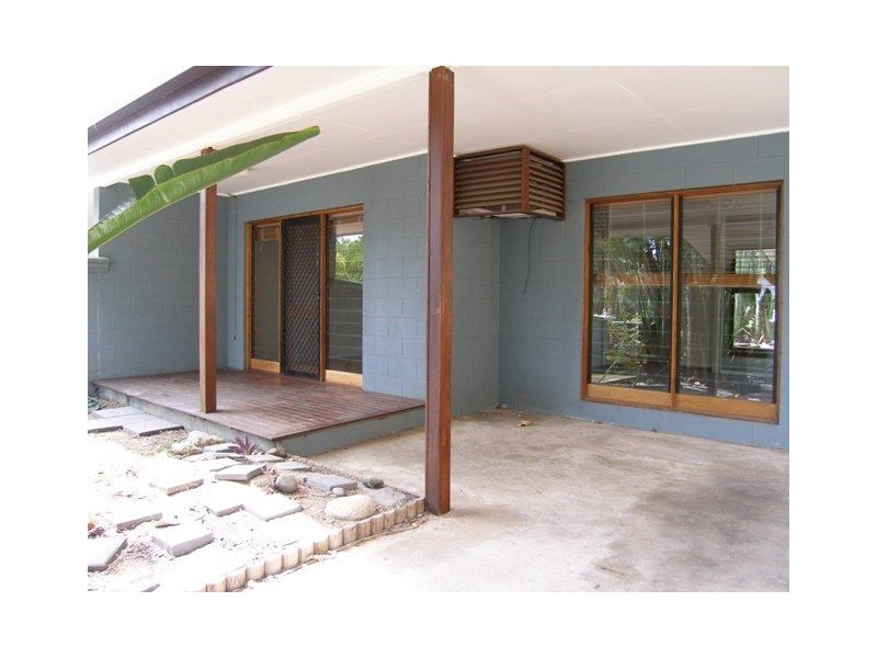 2/122 Wistaria, Holloways Beach QLD 4878