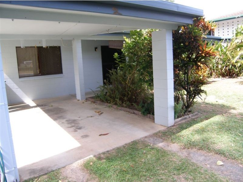 2/126 Wistaria, Holloways Beach QLD 4878