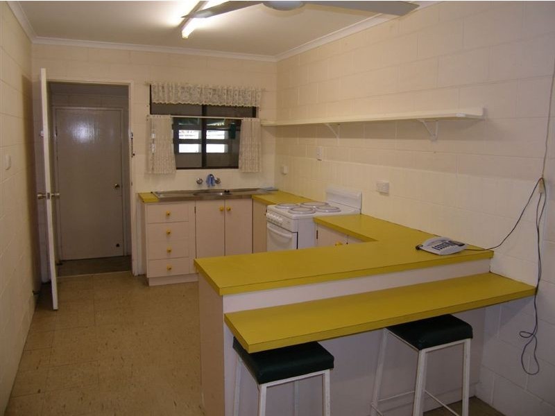 2/126 Wistaria, Holloways Beach QLD 4878
