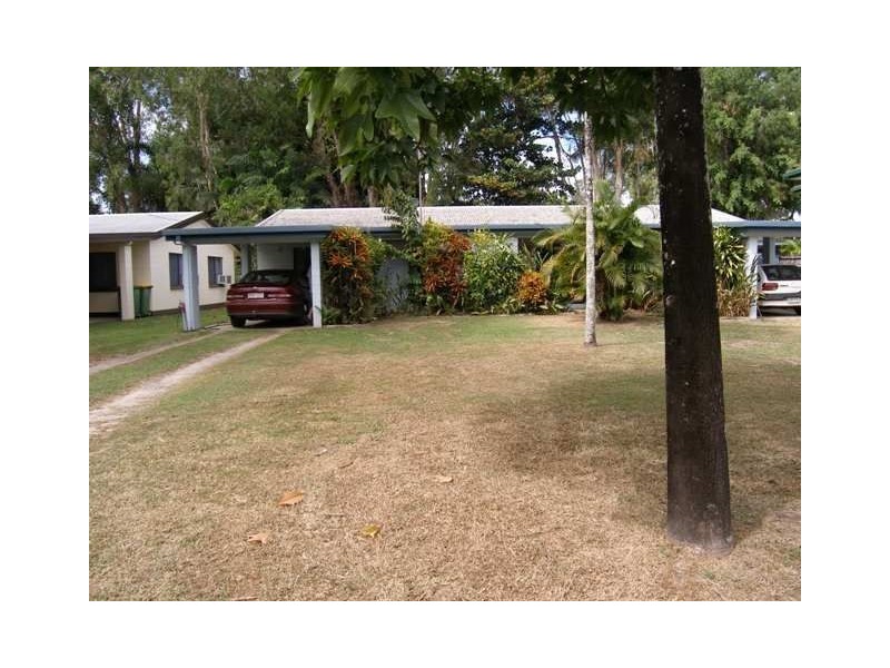 2/126 Wistaria, Holloways Beach QLD 4878