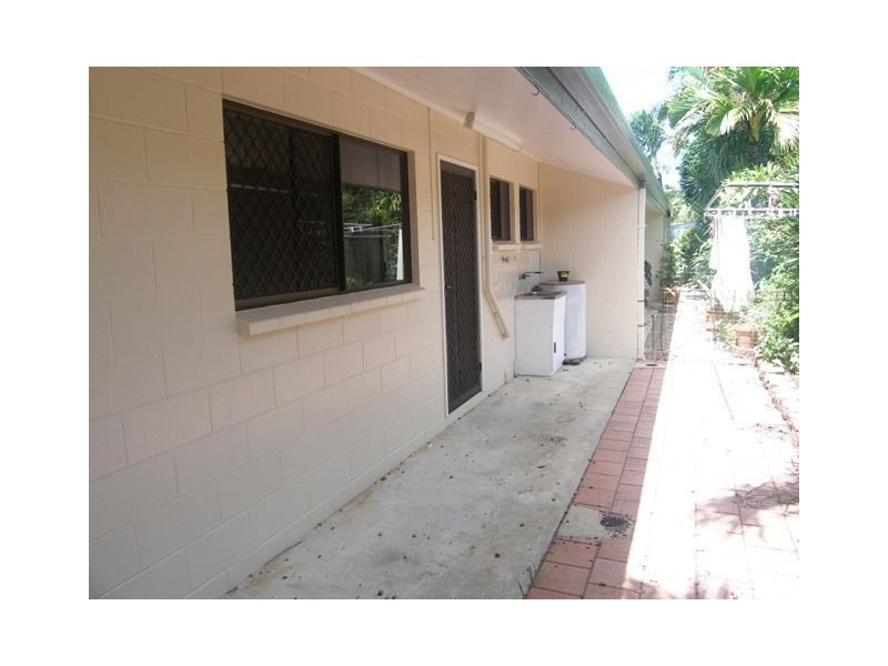 2/18 Fern, Holloways Beach QLD 4878