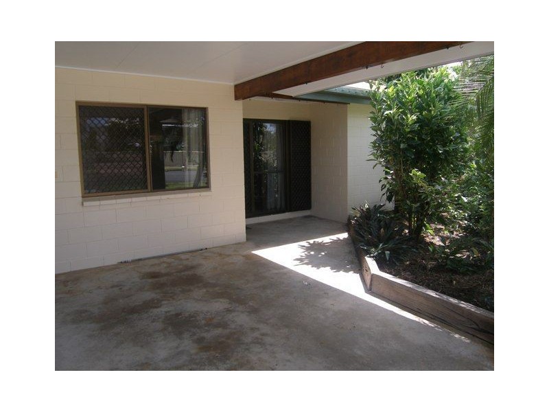 2/18 Fern, Holloways Beach QLD 4878