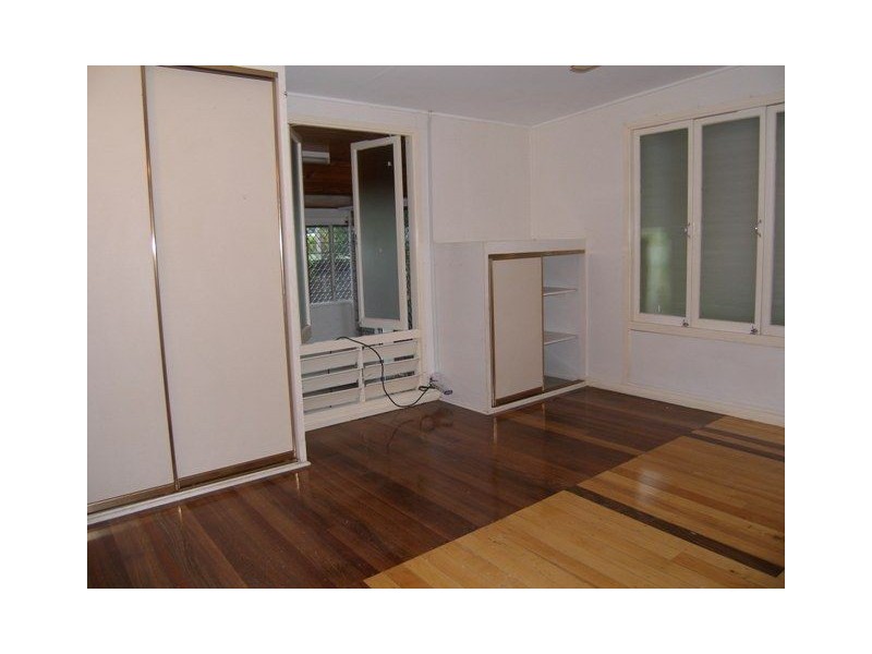 190 Greenslopes Street, Edge Hill QLD 4870