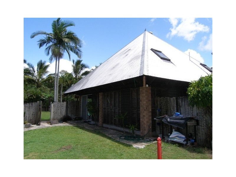2 Saffron Close, Holloways Beach QLD 4878