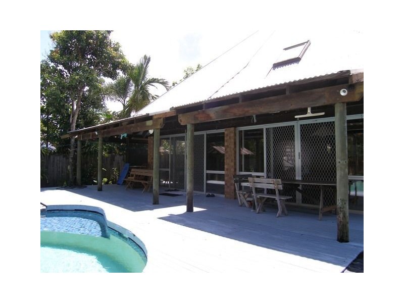 2 Saffron Close, Holloways Beach QLD 4878