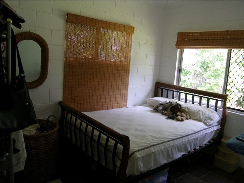 18 Cassava Street, Holloways Beach QLD 4878
