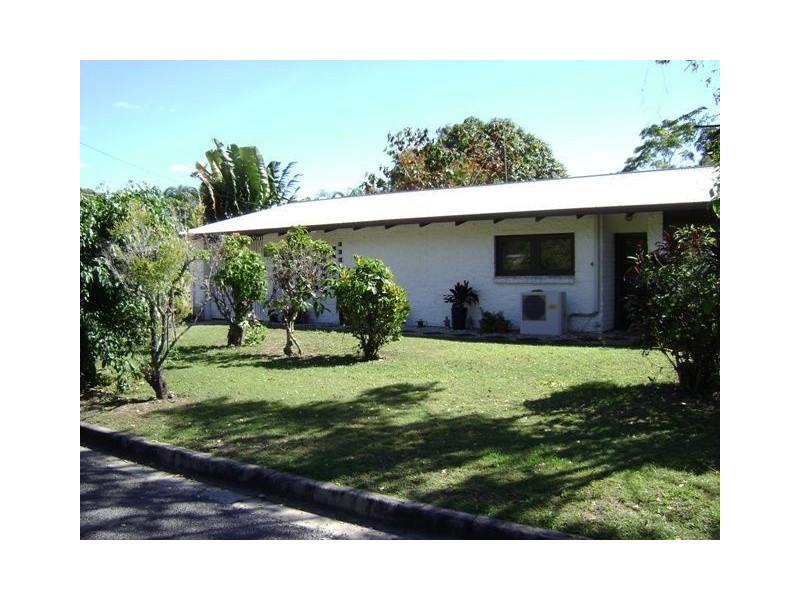 4 Hickory, Holloways Beach QLD 4878